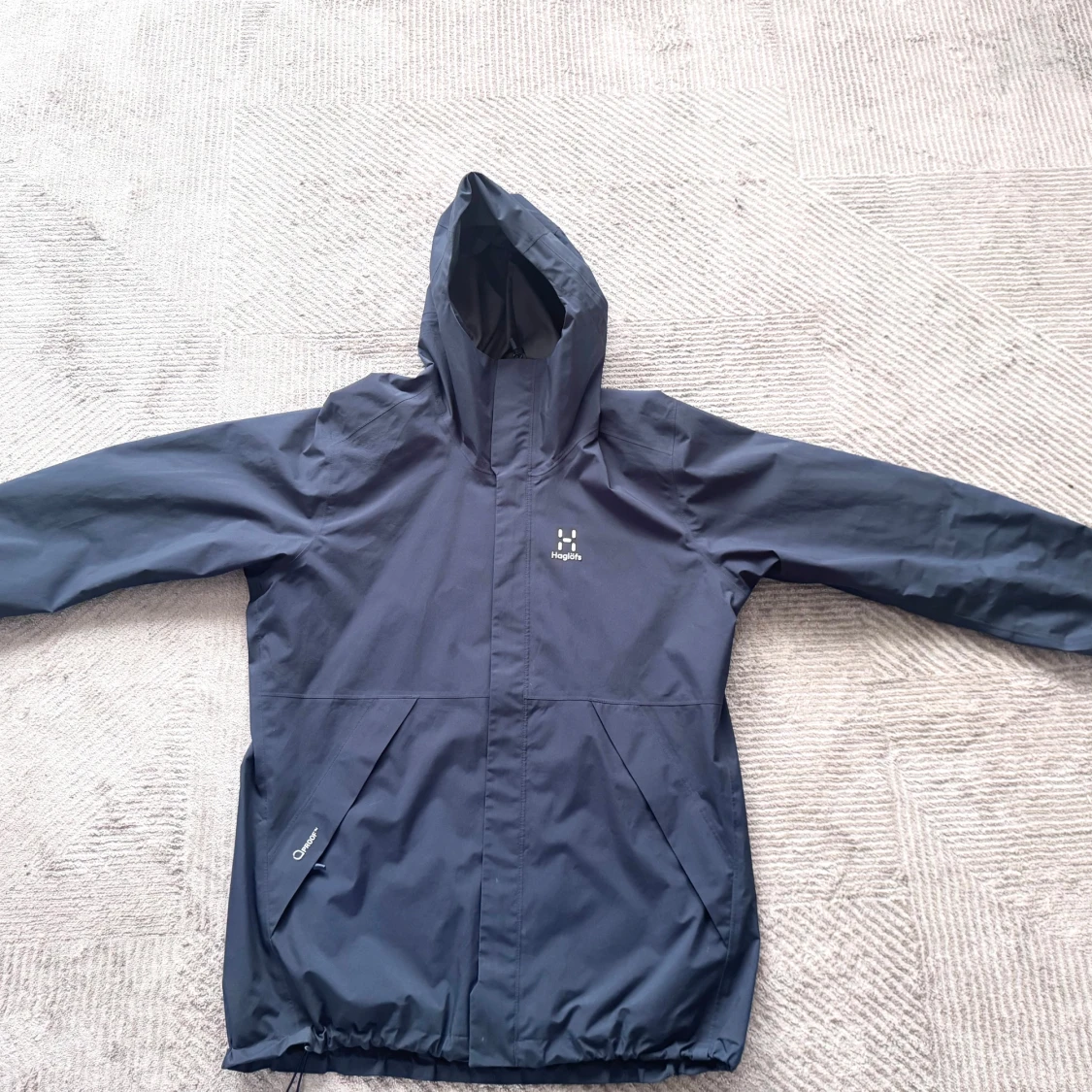 Mörkblå vindjacka från Haglöfs