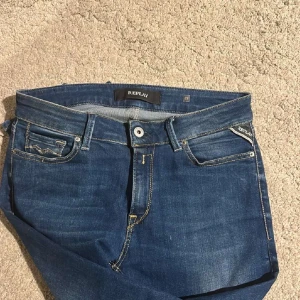 Replay Anbass jeans - Snygga blå jeans från Replay. Knappast använda, inga tecken på användning säljer dem för att dem var för små. Längden på jeansen är 32
