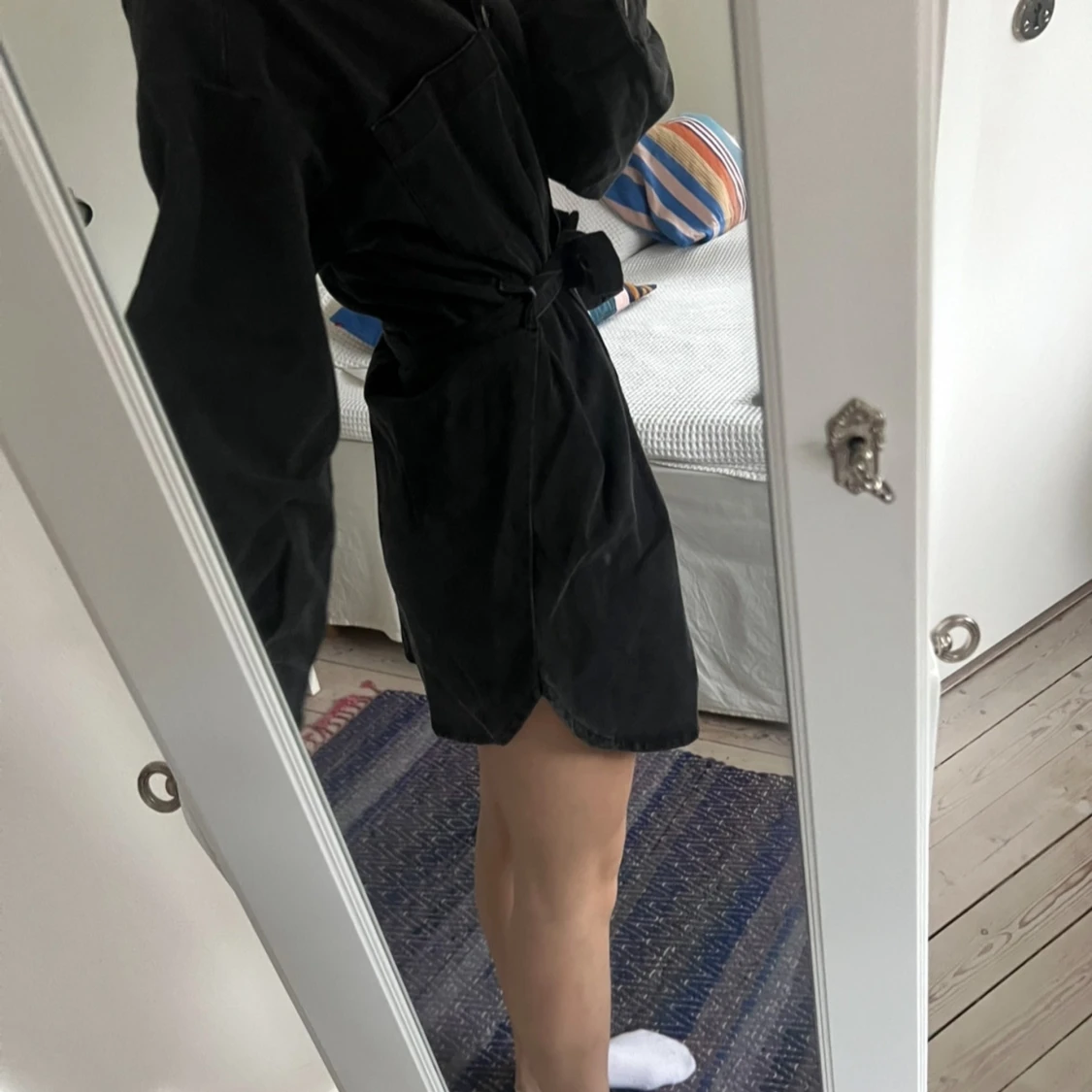 Svart jeansklänning med knytband - 2