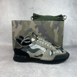 Valentino rockrunner sneaker - – Condition: 7/10  – What is included: Only the sneakers  – Retail price: 8515 SEK