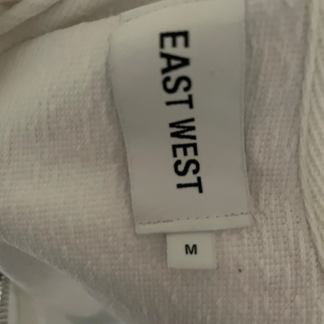 Vit tröja med dragkedja från East West - 1