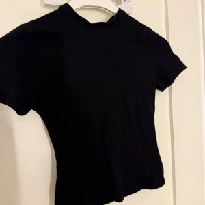 Svart topp från Lounge - Svart topp ifrån Lounge i storlek XS!