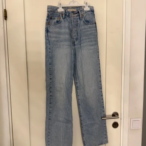 Levi's Ribcage Straight Jeans - Snygga ljusblå Levi's Ribcage Straight jeans i storlek 25’