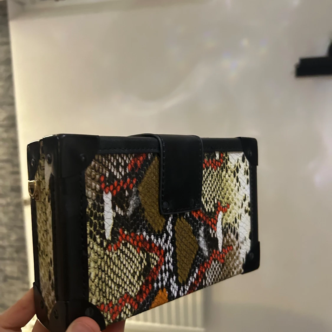 Flerfärgad axelväska med ormmönster - 2