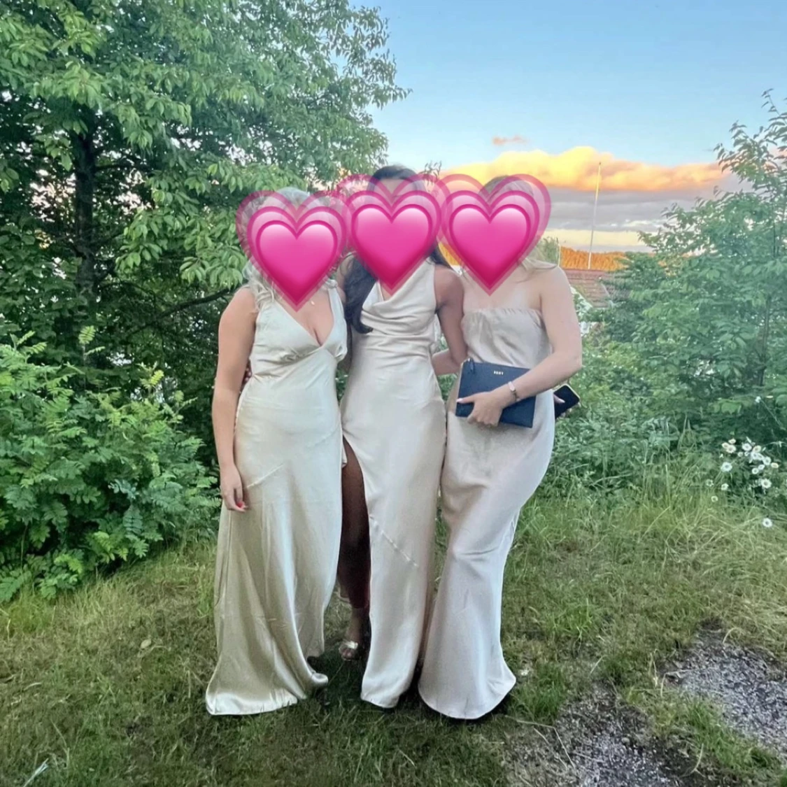 Champagnefärgad långklänning meshki - 1