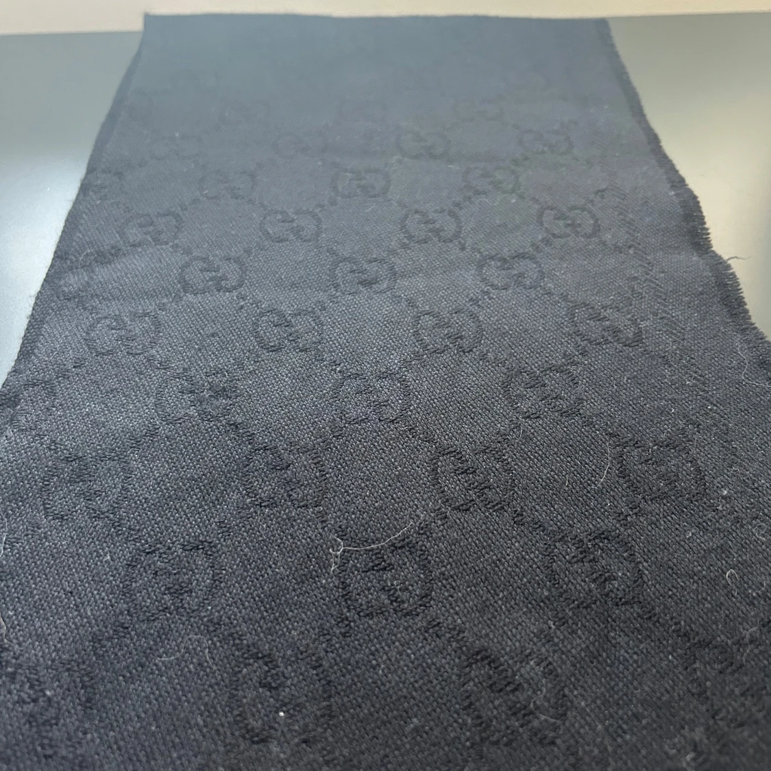 Svart halsduk från Gucci - 2