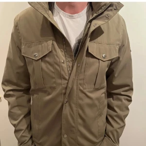 J.Lindeberg Bailey/field jacket  - Snygg jacka från J.Lindeberg i storlek M. Helt ny utan prislapp. Priset går att justera 