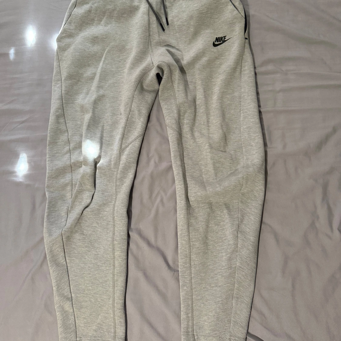 Grå mjukisbyxor från Nike
