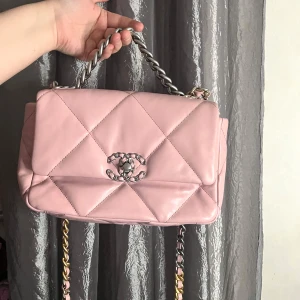 Lyxig rosa väska - Jättefin väska 💓 oanvänd. Inte original-förpackning eller prislapp men dust-bag 