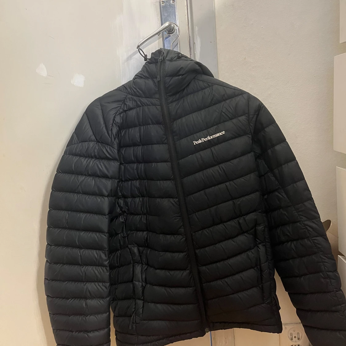 Svart dunjacka från Peak Performance - 2