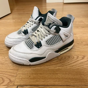 Air Jordan 4 Retro Oxidized Green - Bra skick, skriv för mer info eller bilder