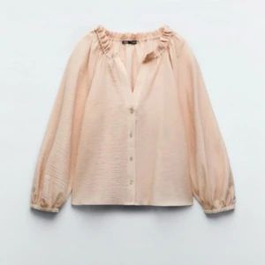 zara blus  - jättefin blus från zara, endast använd en gång