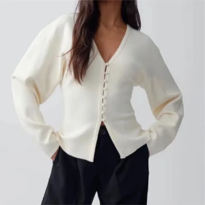 Kofta  - Vit kofta från ginatricot, använd en gång!