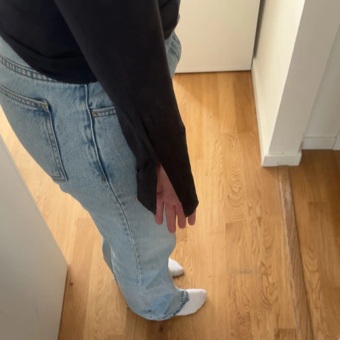 Svart långärmad topp från Gina Tricot - 1