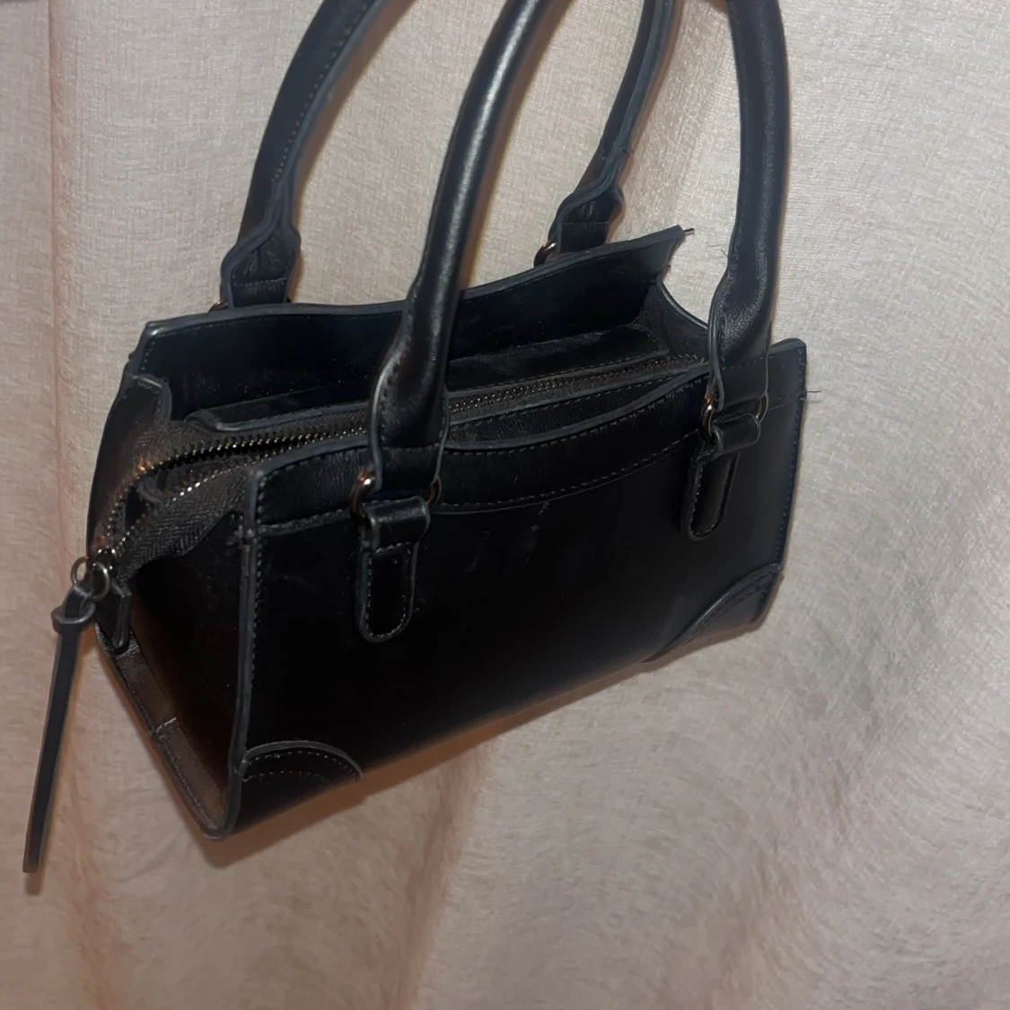 Svart handväska från Gina Tricot - 2