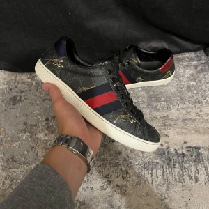 Gucci - Size: 7.5 | Fits: 42.5 Insole measurement: 27cm Good Condition! Color: Black Comes with: Nothing Retail: 830€