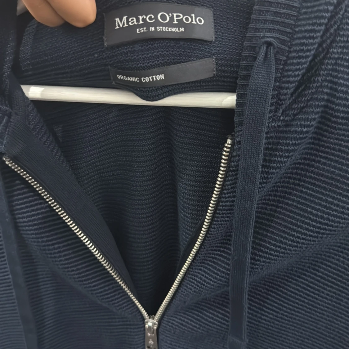 Mörkblå hoodie från Marc O'Polo - 2