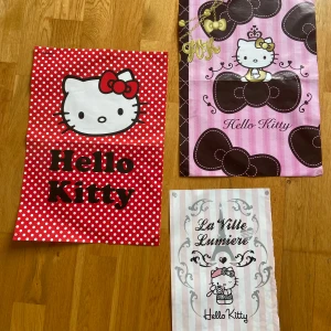 3 Hello Kitty affischer// tavlor  - Tre olika Hello Kitty  affischer // tavlor.