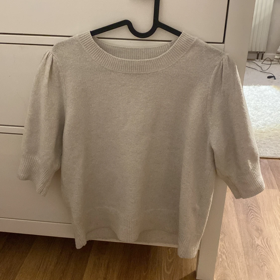Ljusbeige stickad tröja - 2