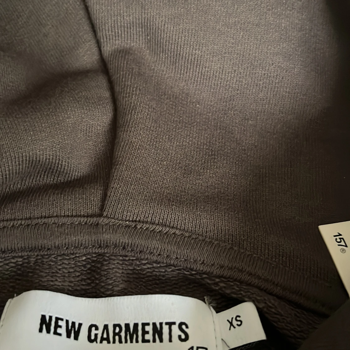 Brun hoodie från New Garments XS - 2