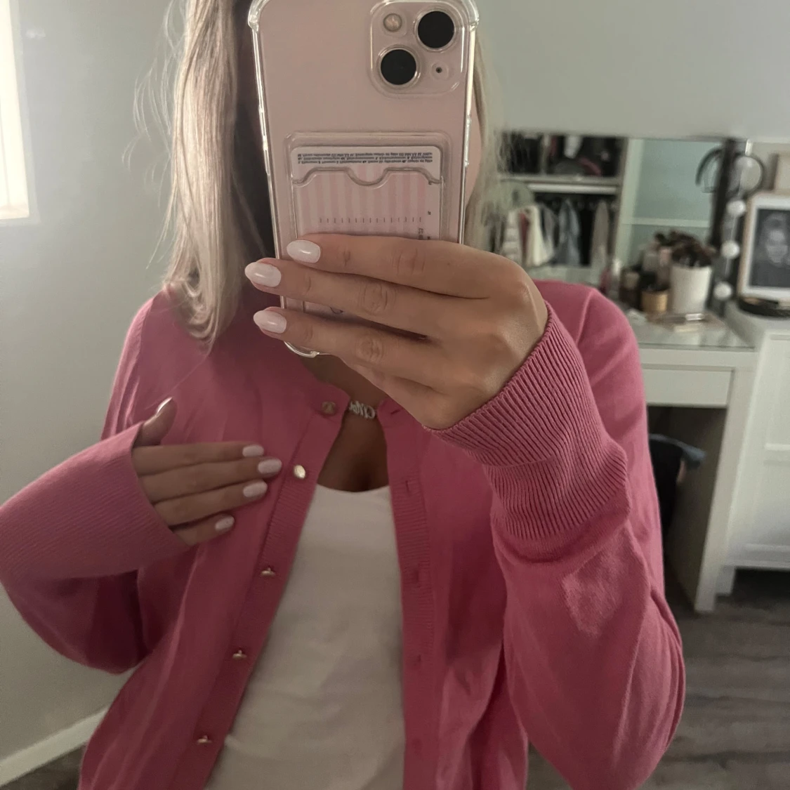 Rosa kofta med knappar