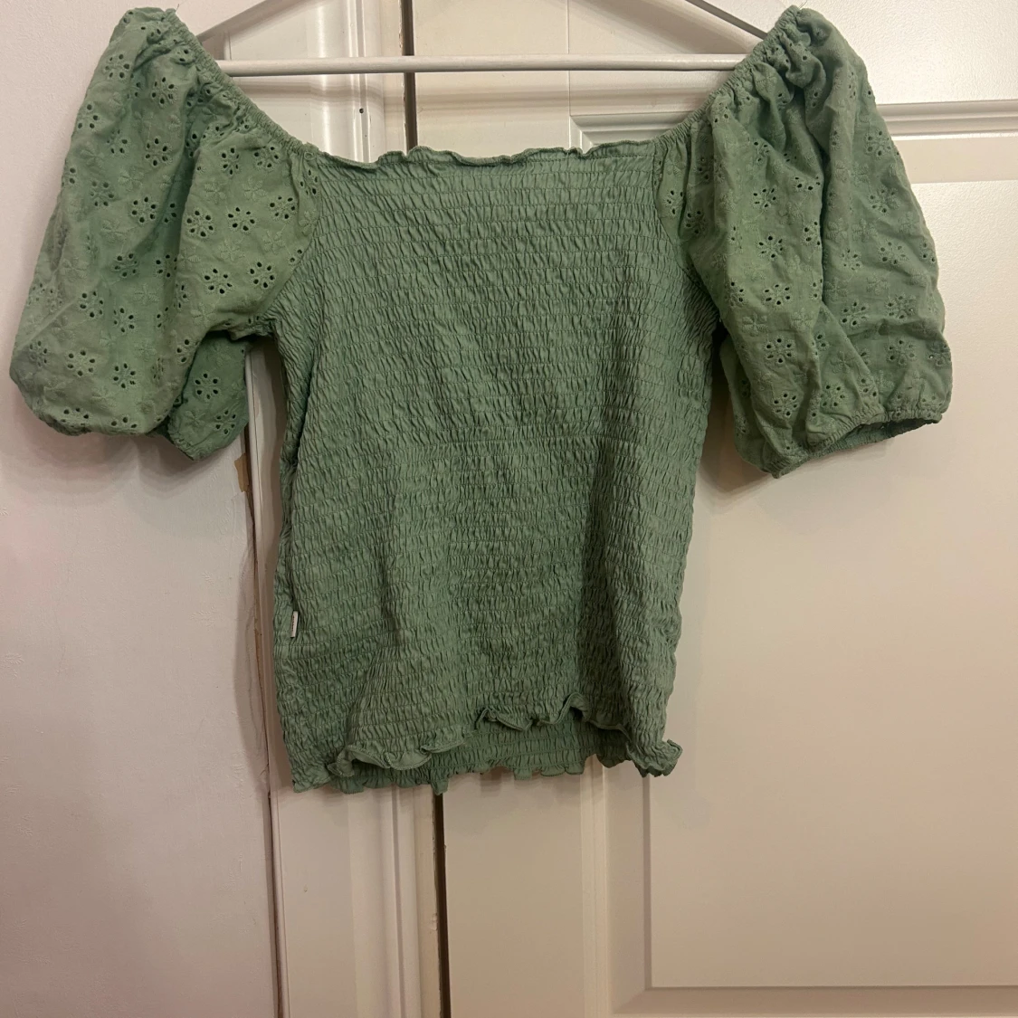 Grön offshoulder blus från Dobber - 2