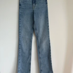 Bootcut - Höga bootcut jeans med slits
