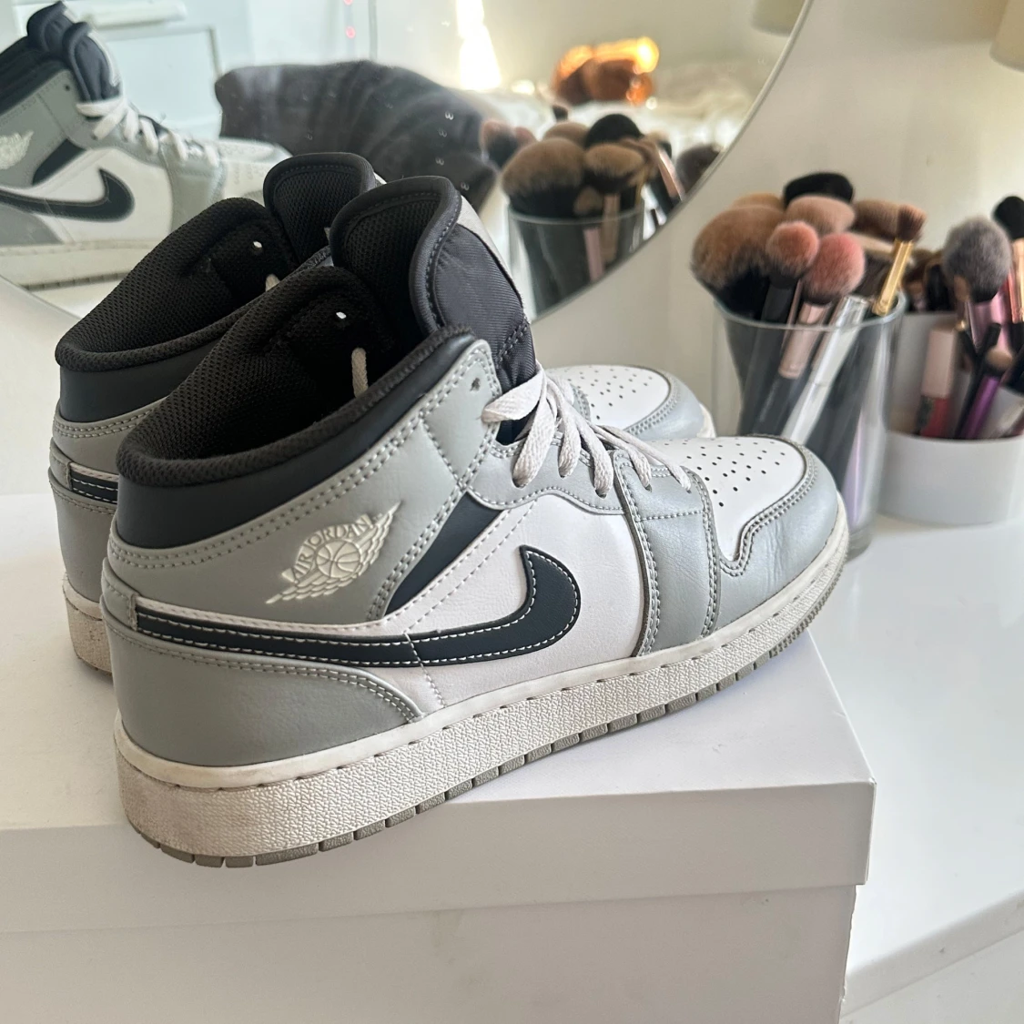 Air Jordan 1 Mid grå/vit