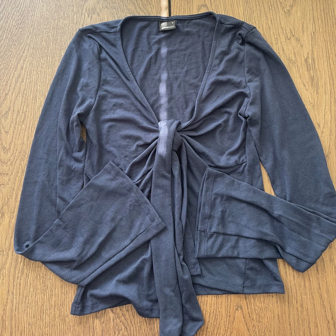 Mörkblå topp från Gina Tricot - 1