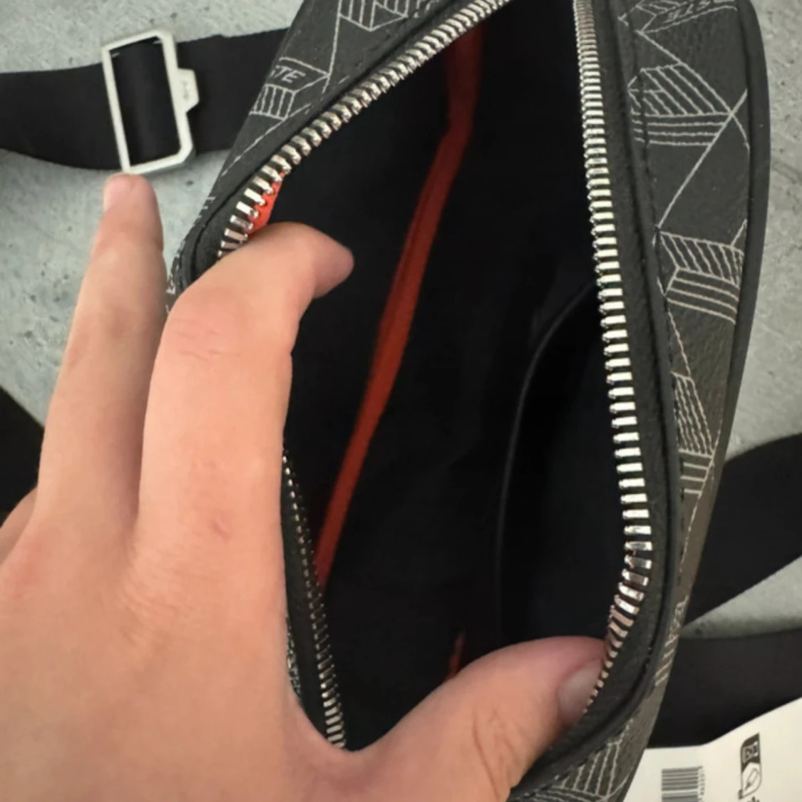 Helt ny axelväska från Lacoste  - 2