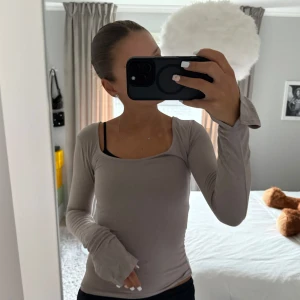 Långärmad topp  - Beige långärmad topp ifrån Gina🫶🏻