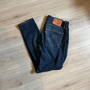 Levis 512 jeans - Riktigt snygga levis jeans i storlek 31/32. Modellen är 512! hör av er vid frågor.