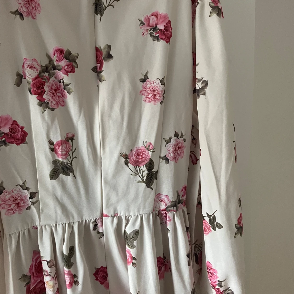 Blommig långklänning med snörning - 2