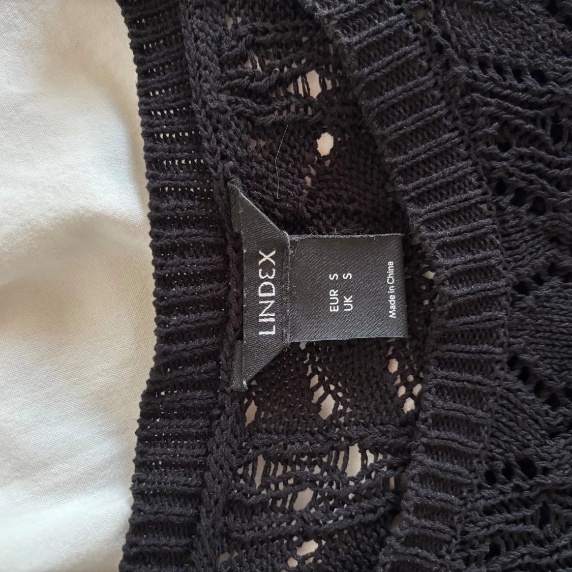 Svart stickad topp från Lindex - 3