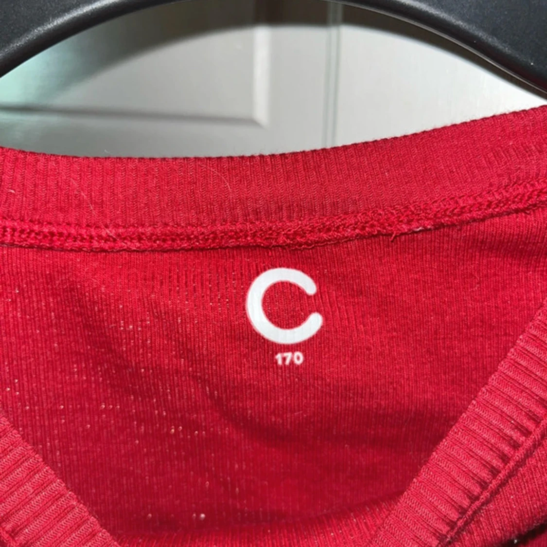 Röd långärmad basictröja C 170 - 1