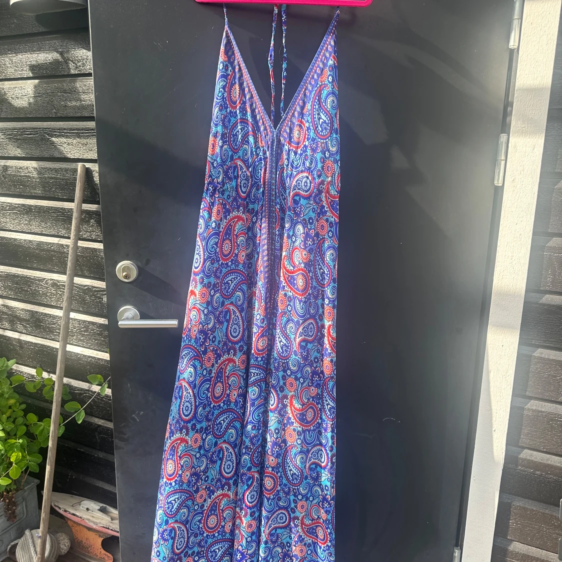 Blå paisleymönstrad långklänning - 1