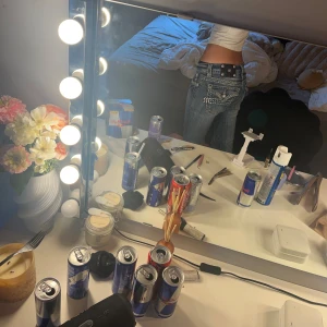 MissMe jeans - Säljs då dom är lite korta på mig.                    Midjemått: 76cm och innerbensländ:84cm        De är ett par blå Miss Me jeans med bootcut och låg midja. Inga defekter. Kontakta mig vid intresse eller frågor! Fler bilder finns. Kan eventuellt tänka mig byte mot true religion, rock revival,crazy age,MissMe.Pris kan absolut diskuteras 💞💞