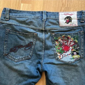 Ed Hardy Jeans - Snyggaste Ed Hardy jeansen i storlek 34. Passformen är grym på dessa!