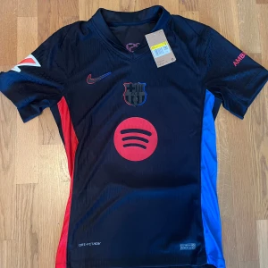 Lamine Yamal borta tröja - Lamine Yamal borta tröja, ny med tags, player edition sitter tight 