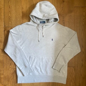 Ralph Lauren hoodie - Mycket bra skick Storlek M, passar S-M Kom gärna med frågor eller prisförslag!