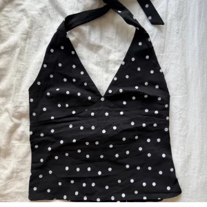 Prickig topp SÖKER‼️‼️ - Söker i storlek xs!!! Hör av er om ni säljer prickig topp, inspo bilder i annonsen‼️