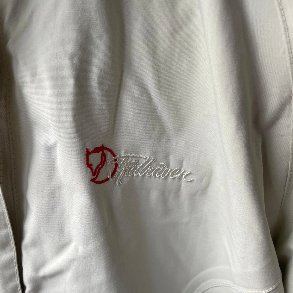 Vit vindjacka från Fjällräven - 2