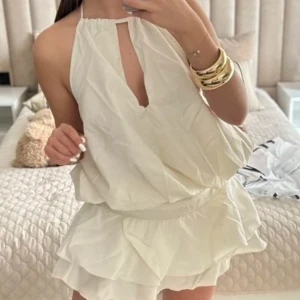 Vit student klänning - Super fint skick, knappt använd🤍