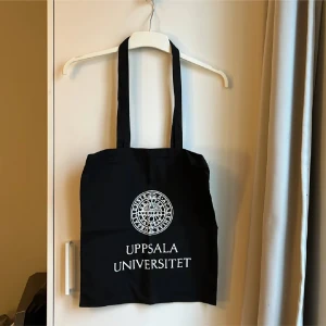 Svart tygpåse Uppsala Universitet - Totebag!