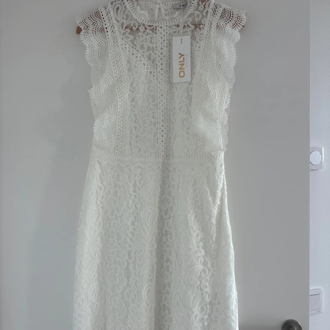 Vit spetsklänning från ONLY