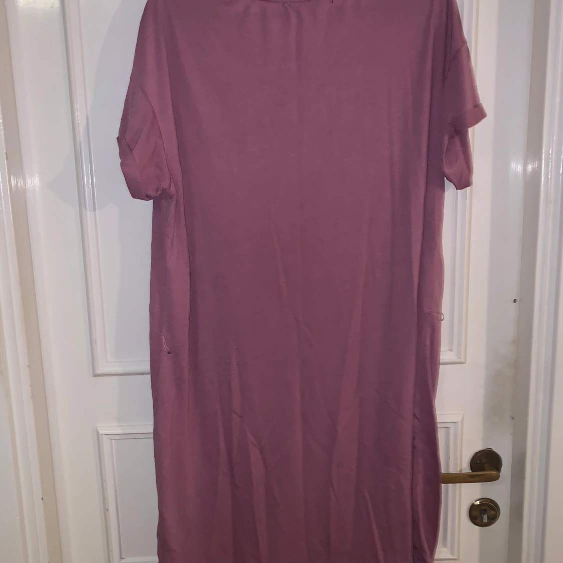 Rosa klänning med knytband från BikBok - 1