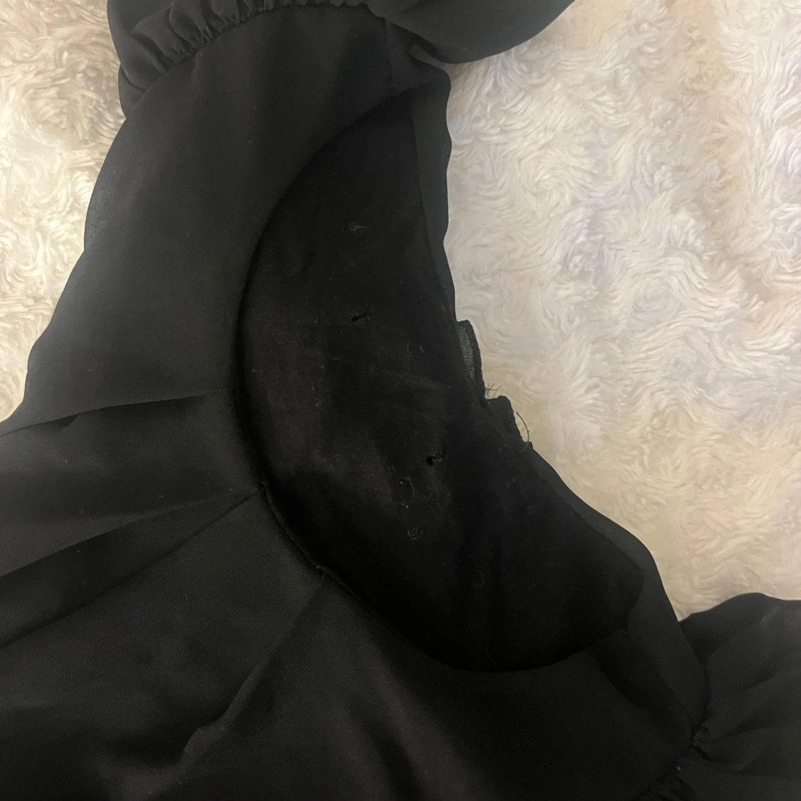 Snygg svart volangblus !! - 2