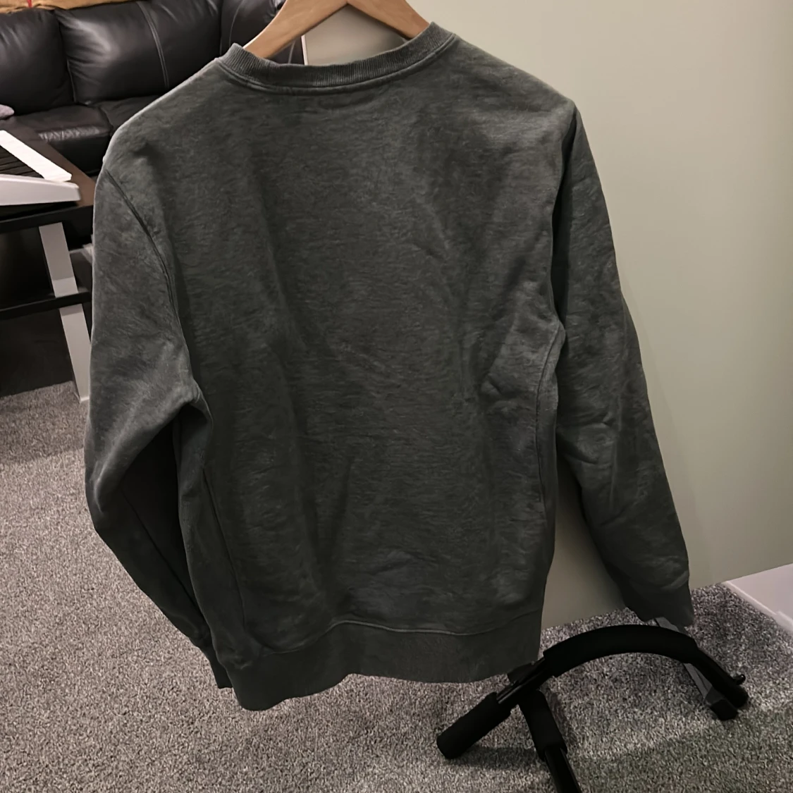 Mörkgrå sweatshirt från J.Lindeberg - 1