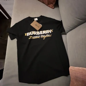 Svart t shirt  - Snygg till sommaren