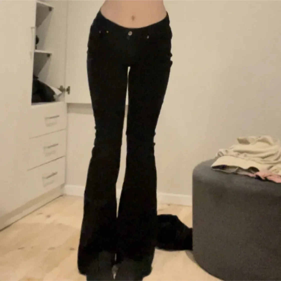 Svarta bootcut jeans midwaist midrise lowwaist lowrise